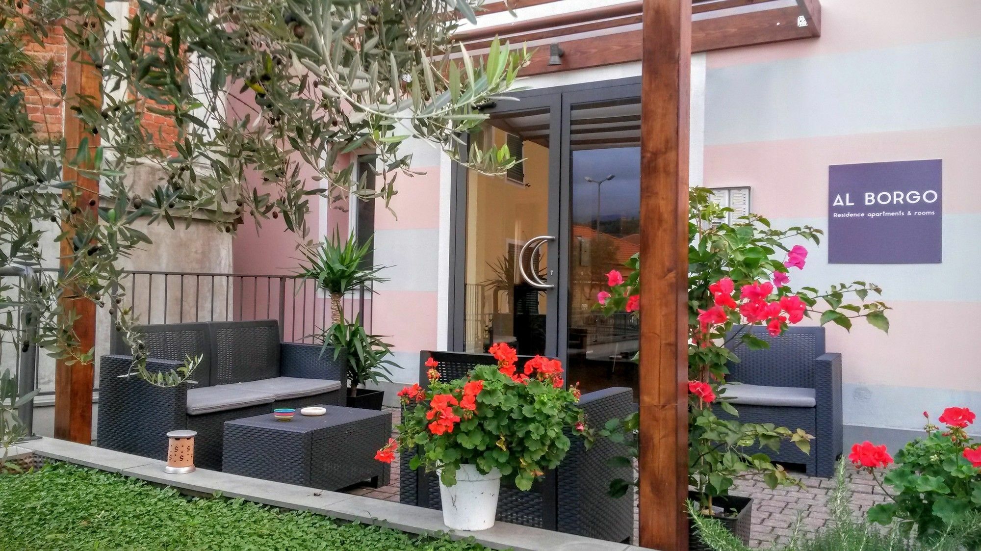 Al Borgo Aparthotel Sarzana Exterior foto